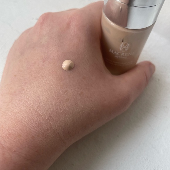 MACRENE ACTIVES HIGH PERFORMANCE TINTED MOISTURIZER -LIGHT - Picture 3 of 3